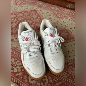 Reebok classic white leather sneakers. Unisex. Men’s size 7.
